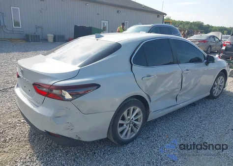 2023 Toyota Camry Le z USA, uszkodzony, nr VIN 4T1R11AKXPU181357